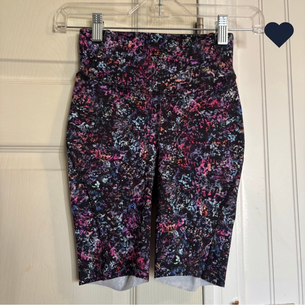 Lululemon Base Pace High-Rise HR Short 8"
Floral Spray Multi Biker workout gym
